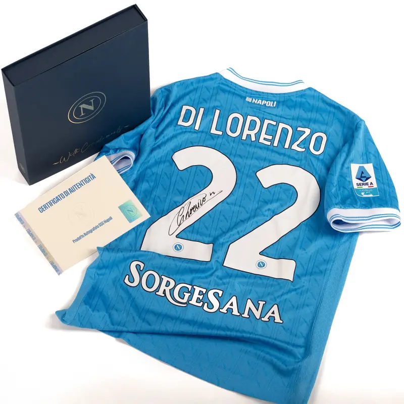 ssc-neapel-heimtrikot-20252026-signiert-von-di-lorenzo-in-premium-box-autgdl2526 Kategorie | SSC Napoli Trikots für Wahre Fans